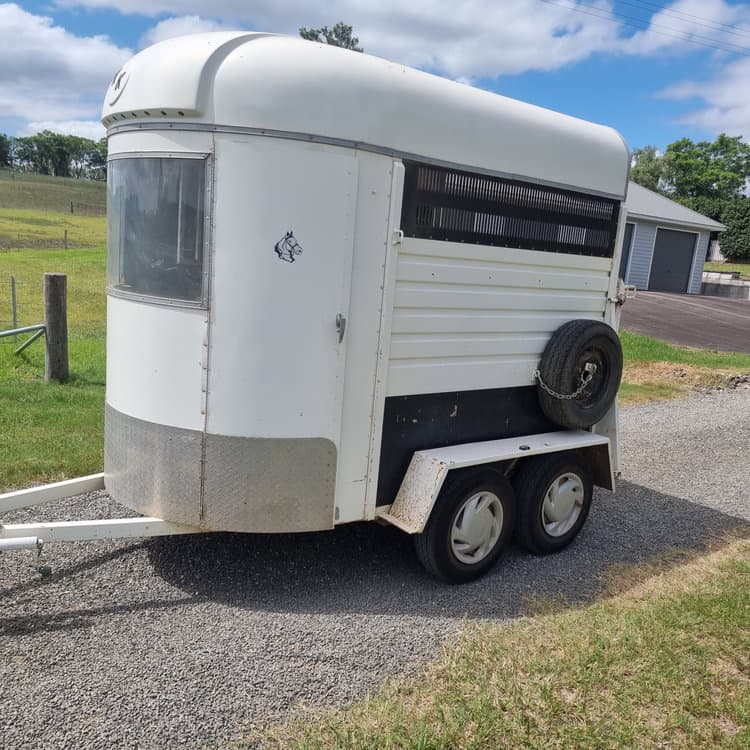 Horse Trailer - Gillieston Heights